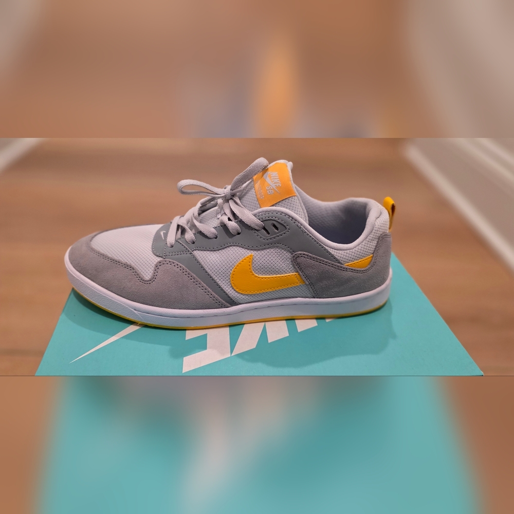 Nike Mens Gray and Yellow Sneakers